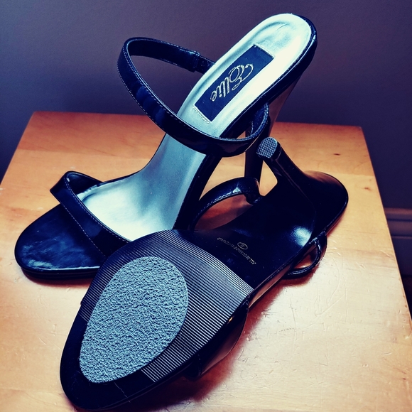 Strappy heels - Picture 3 of 3